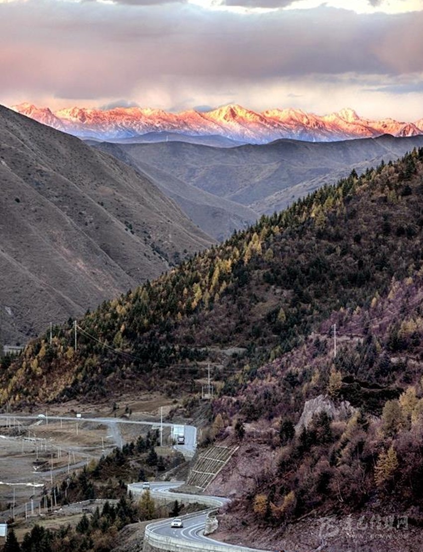 公路都這么美，你在川西高原到底錯過(guò)了多少風(fēng)景？