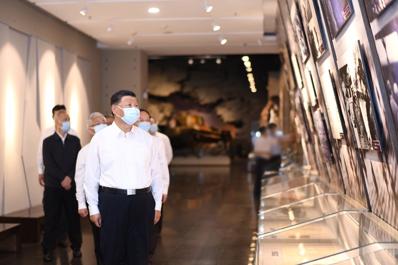 2022年8月16日至17日，中共中央總書(shū)記、國家主席、中央軍委主席習近平在遼寧考察。這是16日下午，習近平在錦州市考察遼沈戰役紀念館。 新華社記者 燕雁 攝