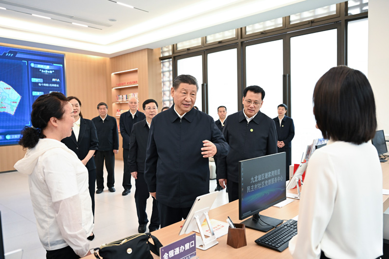 2024年4月22日下午，習近平總書(shū)記在重慶市九龍坡區謝家灣街道民主村社區考察。
