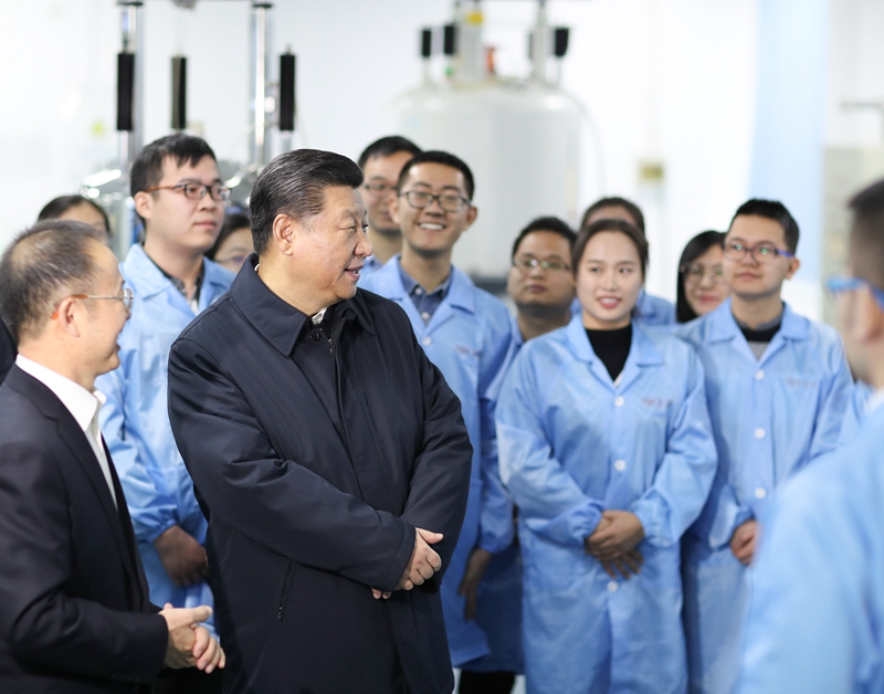 2019年1月17日，習近平在天津南開(kāi)大學(xué)元素有機化學(xué)國家重點(diǎn)實(shí)驗室同師生親切交流。